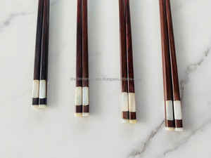 Palillos Reutilizables de Madera Ecológica con Acabado Moderno | Vajilla Ideal para Cocinas Contemporáneas, Cafés y Presentación Culinaria - Product Image 5