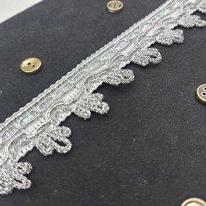 Dentelle décorative en polyester métallique de luxe de 2,7 cm de large avec franges pour la décoration de vêtements et de sacs - Product Image 3