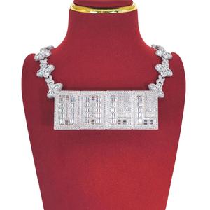 Collar con Nombre Personalizado de Diamante Moissanite VVS con Colgante de Letra con Incrustaciones de Diamantes y Cadena Decorativa con Eslabones de Mariposa, Lujoso y Personalizado - Product Image 4