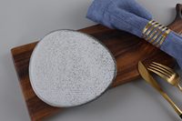 Assiette triangulaire en porcelaine à trois lignes pour hôtels et restaurants, qualité alimentaire, 15,1 cm, vente en gros