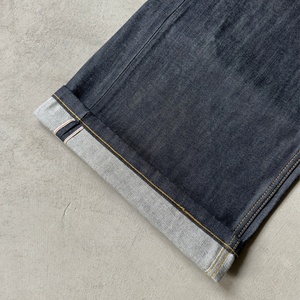 Pantalones de mezclilla vintage para hombre con efecto lavado y detalles de cuero, corte ajustado casual - Product Image 5