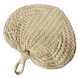 Abanico de mano vietnamita hecho a mano con fibras naturales finas para brindar comodidad refrescante y decoración estética en ceremonias. - Product Image 1