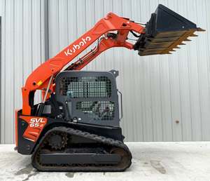 Chargeuse compacte Kubota SVL65-2, 60 kW, diesel, avec godet frontal, pour travaux de construction et agricoles - Product Image 2