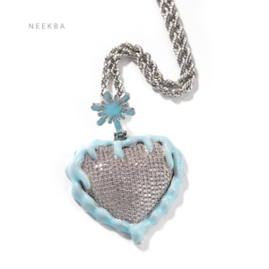 Colgante Corazón en Fuego – Diseño de Llama que se Derrite con Brillo de Moissanita, Diseño de Llama que se Derrite en Plata 925, Colgante Amor en Llamas - Product Image 4