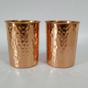 Juego de vasos de cobre puro martillado para beneficios ayurvédicos para la salud, vasos de agua de cobre indio hechos a mano para el bienestar diario y el yoga - Product Image 1