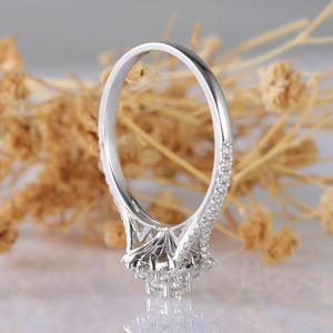 แหวนหมั้นเพชรแล็บโกรว์รูปเกล็ดหิมะลายดอกไม้ทองคำขาว 14K - Product Image 4