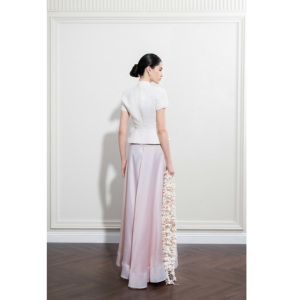 Ensemble de jupes pour femmes en gros SERENITY ASYMMETRICAL MIDI SKIRT Tissu léger et soyeux Trois couches douces Ensemble de jupes pour femmes - Product Image 2