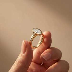 Bague solitaire classique en or massif 14 carats avec diamant taille marquise de 2,00 carats, unisexe, cultivé en laboratoire, cadeau idéal pour mariage ou fête entre amis - Product Image 2