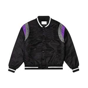 Chaquetas Varsity de Satén con Botones Cubiertos al por Mayor, Chaquetas Letterman de Satén Brillante para Hombre con Rayas en los Hombros - Product Image 1