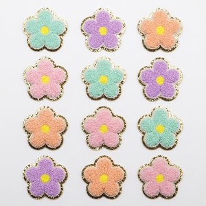 Patchs brodés en chenille de qualité supérieure, motif petite fleur de 6 cm, 12 couleurs, bordure dorée scintillante, thermocollants, pour vêtements, t-shirts d'enfants, chapeaux et tissus - Product Image 5