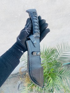 Couteau de camping Bowie de qualité industrielle, fabriqué sur mesure par Edge Master, lame à pointe clip, acier Damas, manche en cuir. - Product Image 6