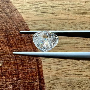 Diamants en forme de cœur étincelants, traités CVD, certifiés IGI, clarté E, parfaits pour les créations de bijoux uniques et les bagues de fiançailles - Product Image 2