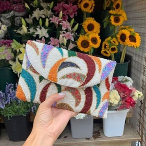 Bolso de mano rectangular bordado a mano con cuentas de semillas de algodón para mujer, nuevo diseño 2026, accesorio de moda para fiestas y eventos. - Product Image 1