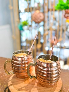 Mug en cuivre classique, parfait pour les boissons détox au citron et les boissons saines du matin, fabriqué à la main en Inde. - Product Image 4