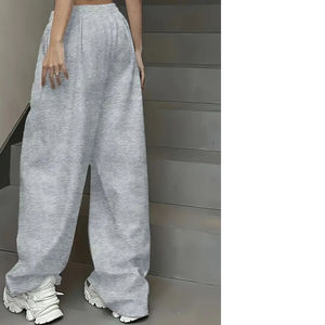 Sudadera de invierno para mujer con logo personalizado, de forro polar grueso 100% algodón, lavado a la lejana, cintura alta, cierre con cordón, estampado abullonado y diseño plano. - Product Image 5