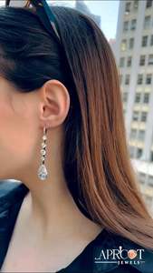 Boucles d'oreilles clous en diamant de laboratoire poire de 5,00 carats, fermoir à vis en or 14 carats - Product Image 3