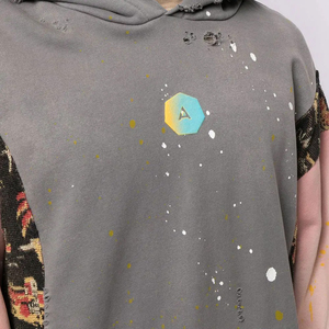 เสื้อฮู้ดดี้สตรีทแวร์แบบยูนิเซ็กซ์ ทรงโอเวอร์ไซส์ พิมพ์ลายสเปรย์ ดีไซน์กระเป๋าด้านหน้าแบบดิสเทรส สีเทาชมพู OEM - Product Image 5