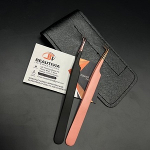 Pince à cils personnalisée à 90 et 45 degrés pince à épiler d'extension de cils en acier durable à revêtement de couleur avec pochette en cuir et logo gravé - Product Image 5