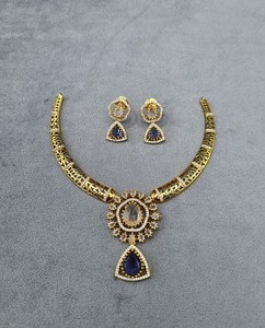 Ensemble Collier et Boucles d'Oreilles en Saphir Taille Poire à Motif Floral AD de Qualité Supérieure, Bijoux de Mariage de Créateur Haut de Gamme, Vente en Gros - Product Image 6
