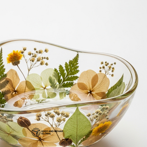 Bol en résine transparente de forme ondulée fait à la main avec des fleurs pressées jaunes et vertes, bol décoratif botanique pour servir - Product Image 2