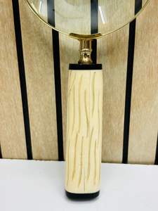 Lupa de Mano de Estilo Vintage de 4'' con Marco de Latón y Mango de Hueso - Product Image 4