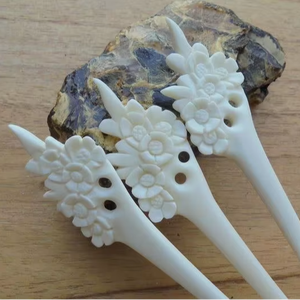 Épingle à cheveux ethnique artisanale en os naturel écologique, accessoires capillaires durables pour femmes aux cheveux longs - Product Image 1