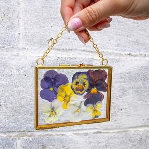Cadre photo flottant moderne en laiton avec double vitrage pour fleurs pressées, décoration murale pour la maison - Product Image 1