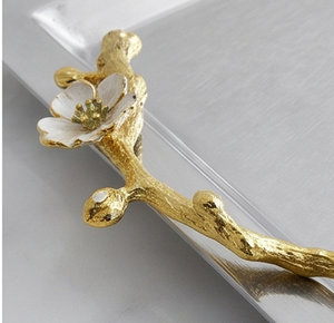 Plateau de service en métal ACME de qualité supérieure, argenté, avec poignée florale en métal poli, style minimaliste, pour usage résidentiel, événements de mariage, restaurants - Product Image 5