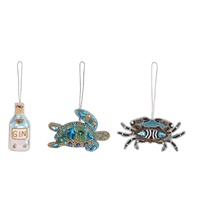 Ornements de Noël faits main en velours et satin avec fils dorés perlés, brodés sur mesure (Père Noël, oiseaux, hippocampes, crabes) - Brazeal Studio