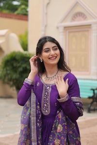 Fatema Fashion's Latest Designer Anarkali Gown Chinon Seda Bordado Secuencia Trabajo Estilo indio Ropa de fiesta Salwar Kameez - Product Image 3