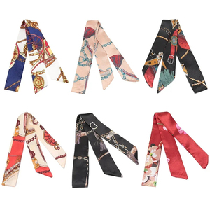 Écharpe en soie fine géométrique rouge et rose pour femme, accessoire personnalisé imprimé numériquement, utilisable comme attache pour cheveux, ruban pour poignée de sac - Tout usage - Product Image 6