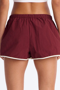 Veste coupe-vent légère pour femme, couleur bordeaux et crème, avec short de course assorti à cordon de serrage, ensemble deux pièces - Product Image 4