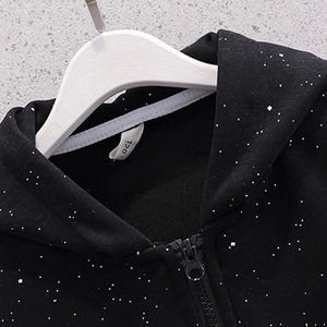 Sudadera con Capucha para Hombre con Acabado Hidrofóbico y Pedrería, Mezcla de Algodón y Poliéster, Repelente a la Humedad, con Cordón Ajustable y Adornos de Cristal - Product Image 2