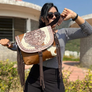Nueva Llegada Western Real Hecho A Mano Pelo en Piel Tooled Cuero Flecos Sling Bag Mujeres con Estilo Oculto Llevar Casual Crossbody Bag - Product Image 2