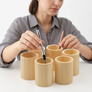 Ensemble de porte-stylos en bois, finition naturelle, écologique, organisateur de bureau personnalisé imprimé, pour usage au bureau, par la collection artisanale - Product Image 1