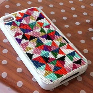 เคสโทรศัพท์แฟชั่นหรูหราสำหรับ iPhone ประดับด้วยลูกปัดแก้วซิลค์คอน ทำมือ น้ำหนักเบา เคสมือถือสำหรับผู้หญิง ดีไซน์ทันสมัย - Product Image 5