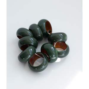 Anneaux de serviette en résine de luxe pour la décoration de table à la maison et pour les événements, accent de table haut de gamme pour vos occasions spéciales, RR Enterprises - Product Image 1