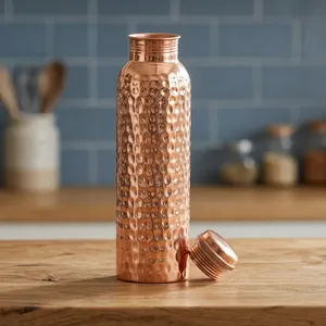 Bouteille d'eau en cuivre martelé artisanal de luxe - Réutilisable, écologique, anti-fuite pour la maison, le bureau, la salle de sport et les voyages - Product Image 5