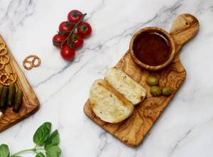 Planche à découper en bois de cerisier naturel de qualité supérieure avec poignée, idéale pour la présentation en cuisine – Pièce d'usine - Product Image 5