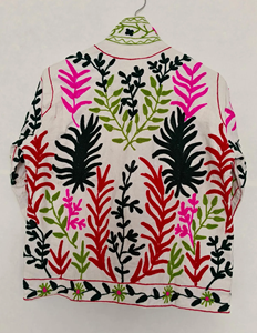 Veste en toile Suzani faite à la main, motifs floraux brodés à la main, richesse culturelle et artisanat, manches longues, broderie florale Suzani. - Product Image 3