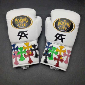 Gants de boxe MMA personnalisés en cuir léger blanc à lacets, design multicolore, fabrication artisanale professionnelle, pour entraînement et sparring - Product Image 4