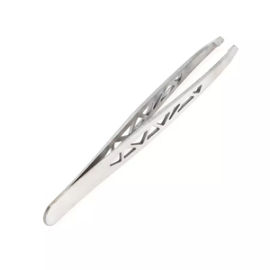 Pinzas para Cejas con Diseño Geométrico Personalizado, Acero Inoxidable Mate, Punta Inclinada de Precisión Profesional, Pinzas de Belleza de Marca Privada - Product Image 1