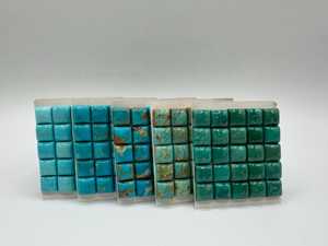 Cabochons carrés en turquoise naturelle de Kingman, calibrés, 10 mm, pierres brutes, pour la création de bijoux - Product Image 1