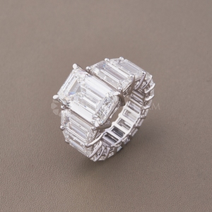 Bague en diamant taille émeraude de conception haut de gamme, diamant créé en laboratoire, or blanc, bijoux fins en diamant pour femmes, provenant d'Inde - Product Image 3
