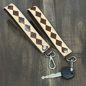 Porte-clés en cuir de vachette à carreaux OEM avec bracelet de poignet et design diamant, fermoir métallique durable, support de clés tendance – Édition Mars 2026 - Product Image 4