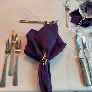 Anneau de serviette en bois classique, utilisé pour une décoration de table élégante dans les configurations de repas à domicile. Vente en gros d'anneaux de serviette en provenance d'Inde. - Product Image 3