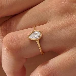 Bague de Fiançailles et de Promesse Classique en Or Massif 14K, Diamant de Laboratoire 1 Carat Forme Poire Sertie en Bezel, Couleur DEF, Clarté VS-VVS, Cadeau d'Anniversaire - Product Image 1