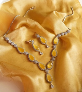 Conjunto de Collar de Compromiso y Boda Vintage Chapado en Oro con Rubí, Zafiro Rosa y Latón - Product Image 2