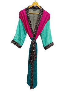 ชุดคลุมกิโมโนผ้าไหมแท้แบบปะติดปะต่อ สวมทับชุดบิกินี่ ชุดนอน ชุดคลุมยาว งานแฮนด์เมดสไตล์อินเดีย วินเทจ ทำจากผ้าไหมซารีรีไซเคิล - Product Image 2