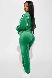 Conjunto de Chándal Personalizado con Pedrería, Pantalones Acampanados y Sudadera Oversize Estilo Urbano - Product Image 5